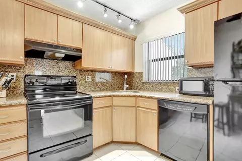 4165 Carambola Cir S #2162, Coconut Creek, FL 33066