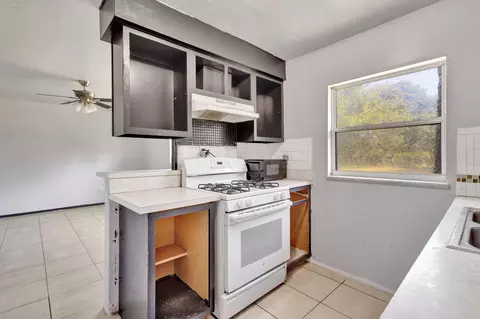 Kitchen - 107 Gotham Dr, Fort Pierce, FL 34946 photo 1 of 4