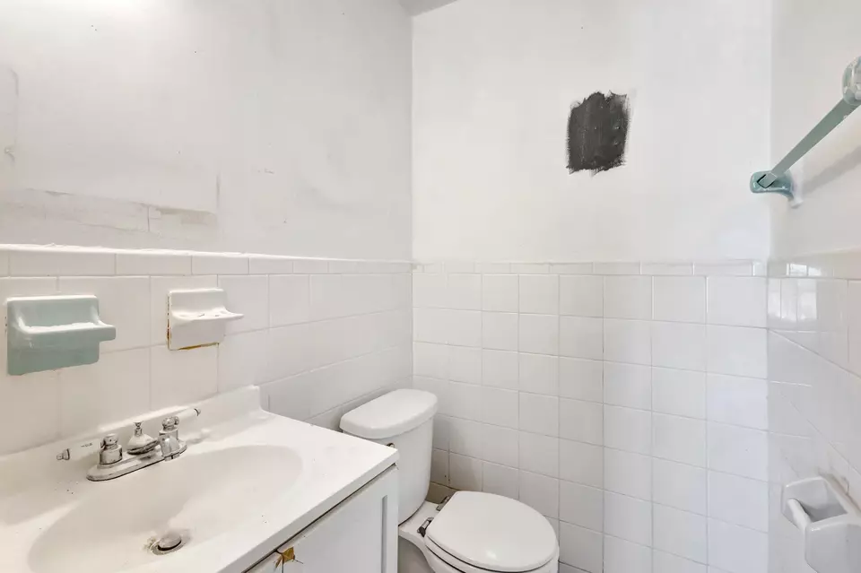 Bath - 107 Gotham Dr, Fort Pierce, FL 34946 photo 1 of 4