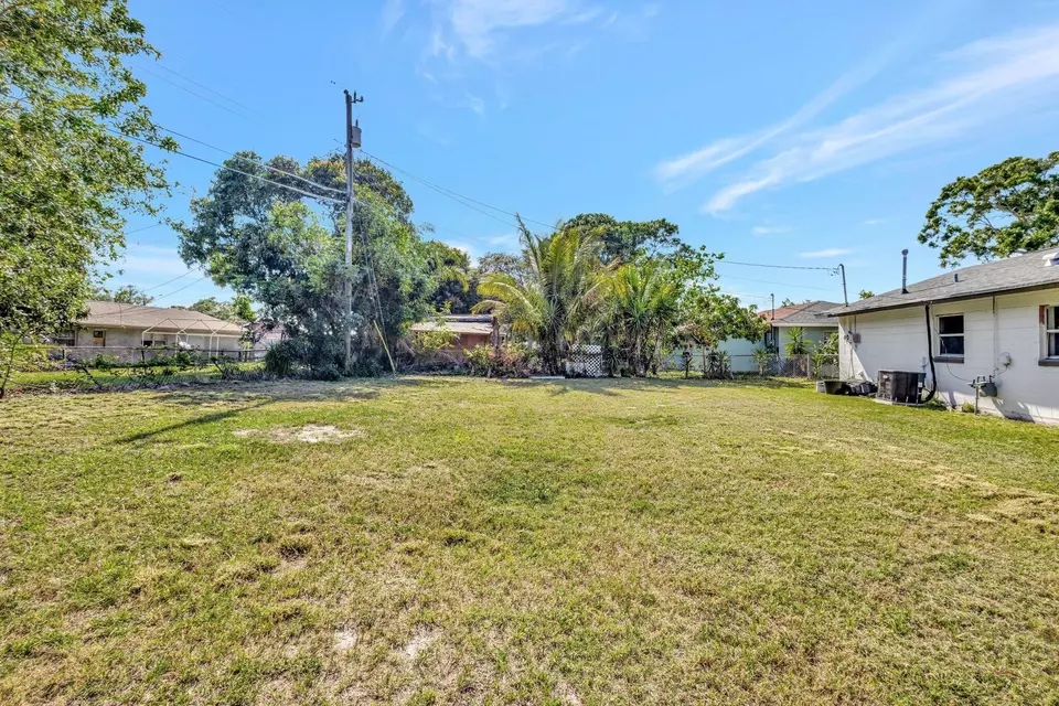 Exterior - 107 Gotham Dr, Fort Pierce, FL 34946 photo 5 of 5