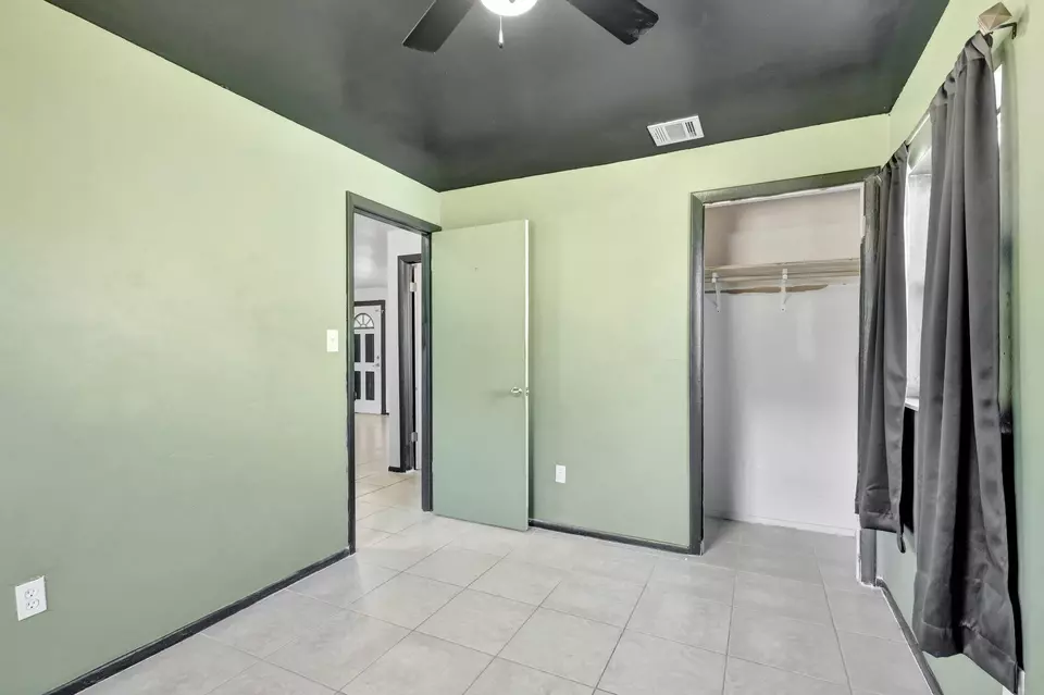 Bedroom - 107 Gotham Dr, Fort Pierce, FL 34946 photo 5 of 9