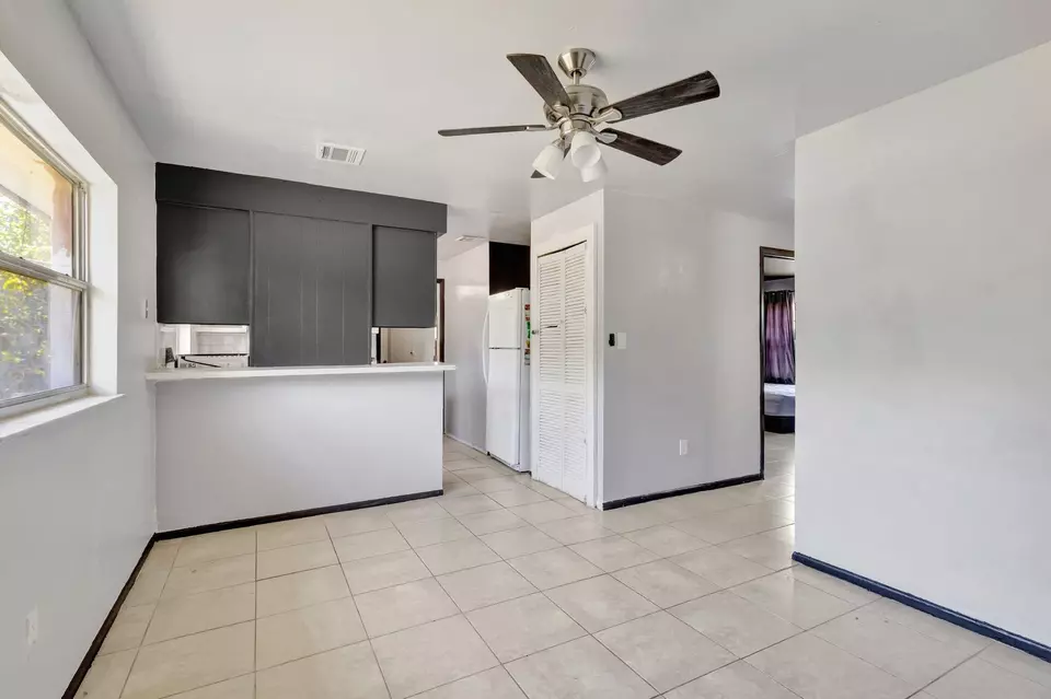 Living - 107 Gotham Dr, Fort Pierce, FL 34946 photo 5 of 5