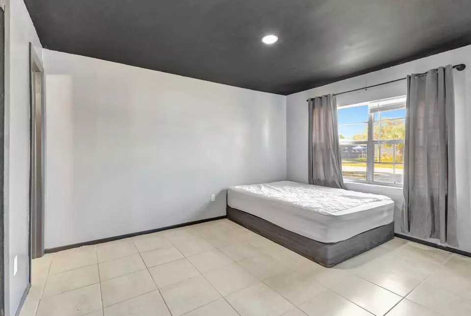 Bedroom - 107 Gotham Dr, Fort Pierce, FL 34946 photo 2 of 9