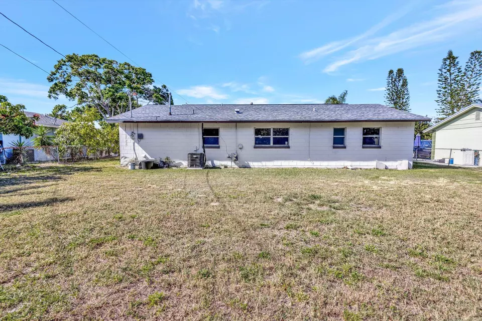 Exterior - 107 Gotham Dr, Fort Pierce, FL 34946 photo 3 of 5