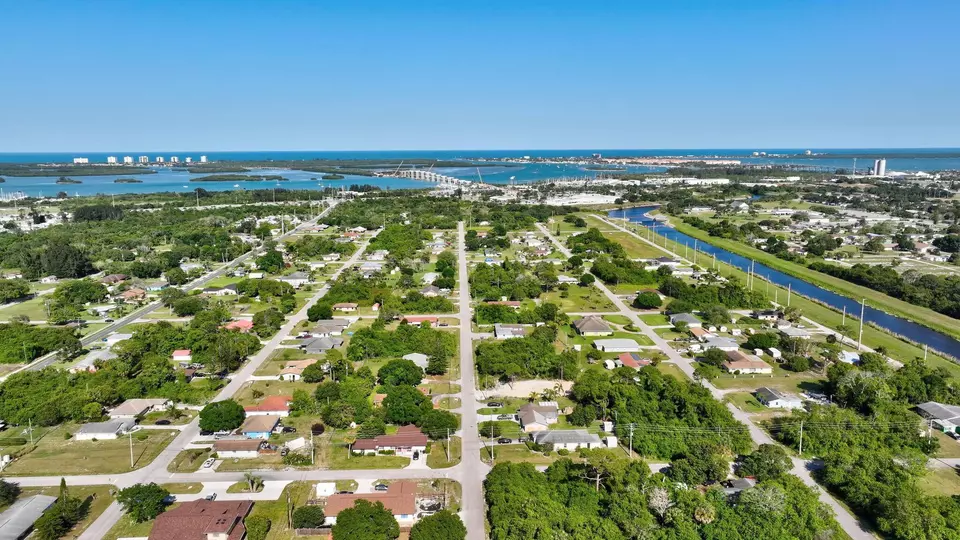 View/Area - 107 Gotham Dr, Fort Pierce, FL 34946 photo 6 of 7