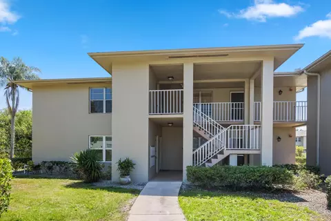 22 Lake Vista Trl #207, Port Saint Lucie, FL 34952