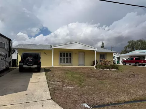880 SE Degan Dr, Port Saint Lucie, FL 34983