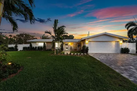902 SW 27th Pl, Boynton Beach, FL 33435