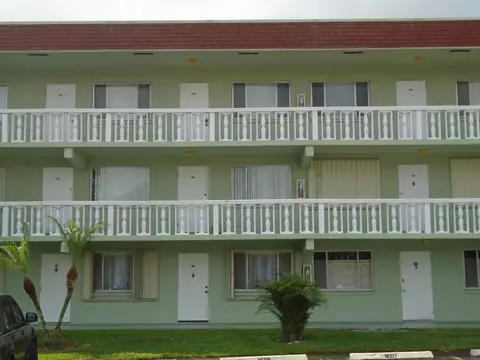 3300 Springdale Blvd #316, Palm Springs, FL 33461