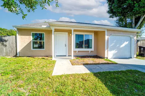 2461 SE Alfonso Ave, Port Saint Lucie, FL 34952