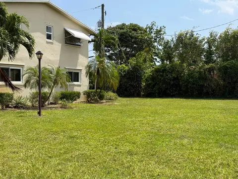 306 S S Cir #101, Boynton Beach, FL 33435