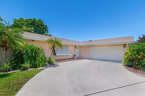 10 Chapel Ct, Tequesta, FL 33469