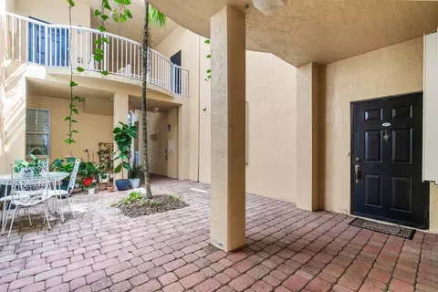 110 Jacaranda Country Club Dr #103, Plantation, FL 33324