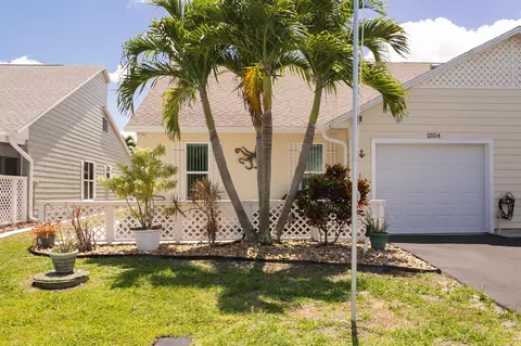 2524 SE Tropical East Cir E, Port Saint Lucie, FL 34952