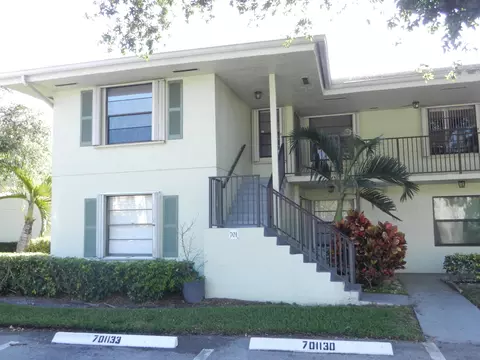 701 Sabal Ridge Cir #E, Palm Beach Gardens, FL 33418