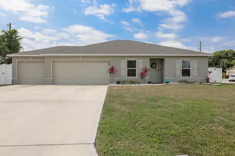 402 SE Doat St, Port Saint Lucie, FL 34983