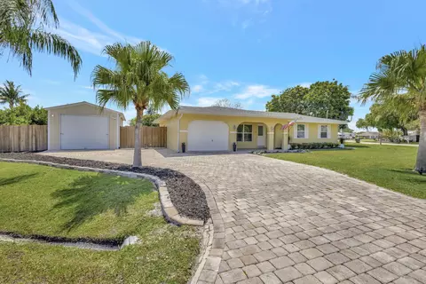 691 SE Harbor View Dr, Port Saint Lucie, FL 34983