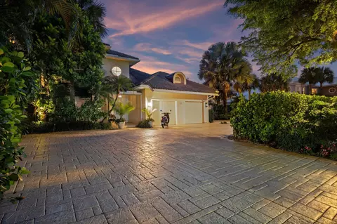 11851 Pebblewood Dr, Wellington, FL 33414