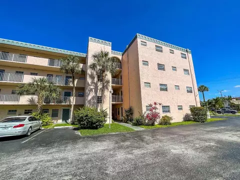 4281 NW 41st St #320, Lauderdale Lakes, FL 33319