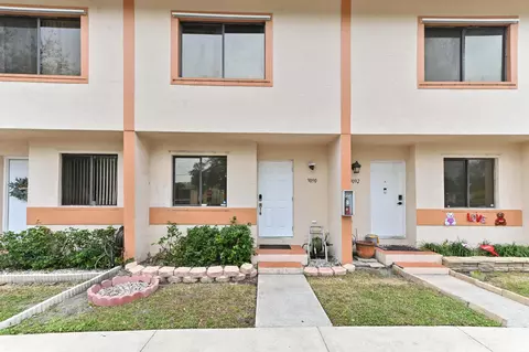 9090 NW 40th St #3, Coral Springs, FL 33065
