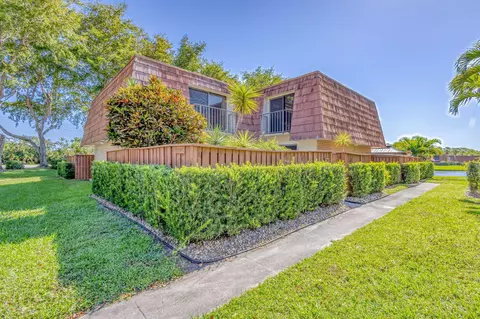736 Buttonwood Ln, Boynton Beach, FL 33436