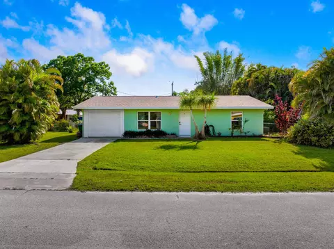 620 SE Clifton Ln, Port Saint Lucie, FL 34983