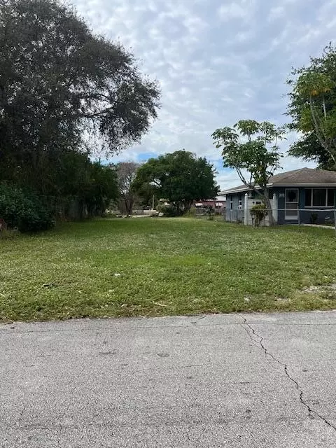 11 NW Nw, Delray Beach, FL 33444