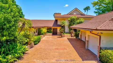 8541 Estate Dr, West Palm Beach, FL 33411