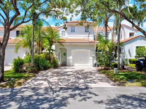 1125 Canella Ln, Hollywood, FL 33019