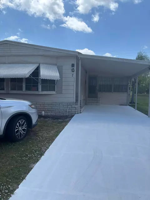 7 Villa Flores, Port Saint Lucie, FL 34952