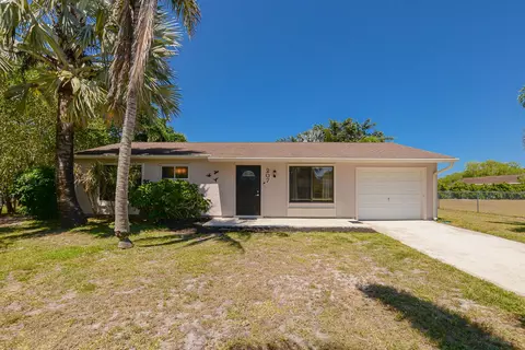 207 SW Bridgeport Dr, Port Saint Lucie, FL 34953