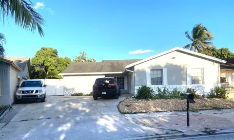 5830 Lincoln Cir W, Lake Worth, FL 33463