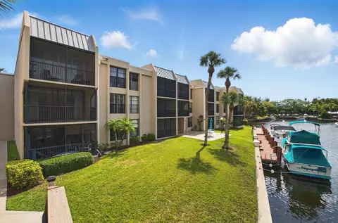 2 Royal Palm Way #205, Boca Raton, FL 33432
