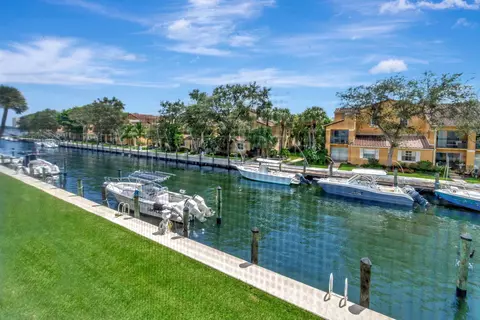 120 Lehane Ter #219, North Palm Beach, FL 33408