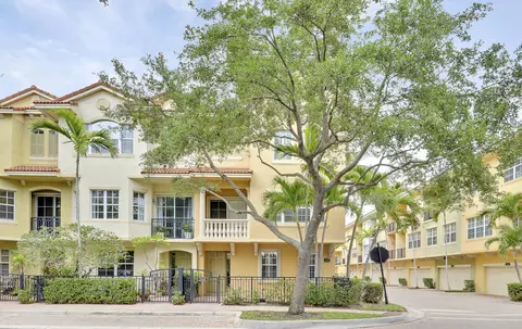 2501 San Pietro Cir, Palm Beach Gardens, FL 33410