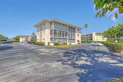 2581 N N Gdn #107, Lake Worth, FL 33461