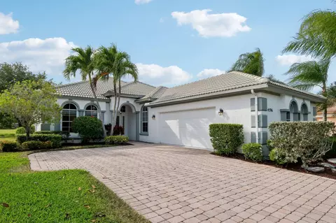 4596 NW Wandering Oak Ct, Jensen Beach, FL 34957