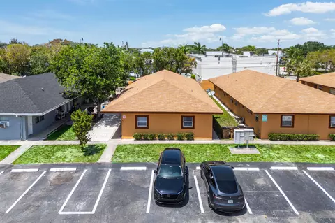 271 SW 1st St #1-4, Deerfield Beach, FL 33441