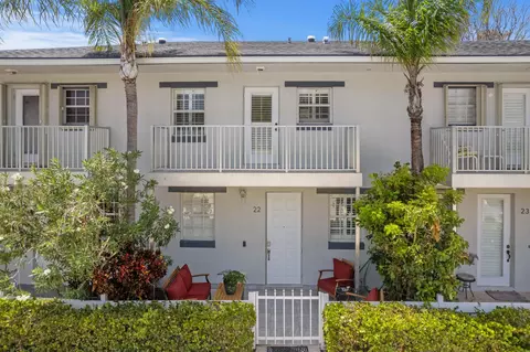 328 W Pine St #22, Lantana, FL 33462