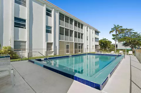 236 Castlewood Dr #301, North Palm Beach, FL 33408