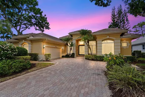 8131 Links Way, Port Saint Lucie, FL 34986