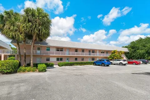 18081 SE Country Clb #4, Tequesta, FL 33469