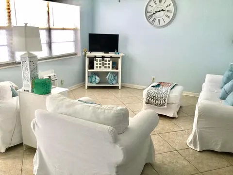 107 Sheffield E, West Palm Beach, FL 33417