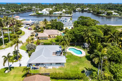 912 Roberts Rd, Delray Beach, FL 33483