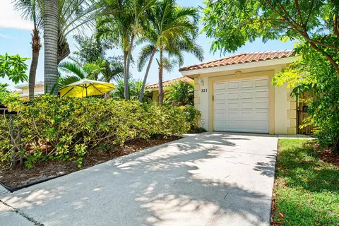 321 Princeton Dr, Lake Worth Beach, FL 33460