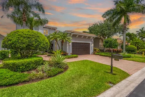 128 Viera Dr, Palm Beach Gardens, FL 33418