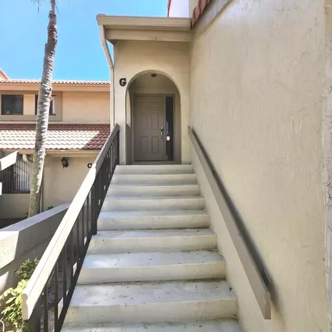 5660 Coach House Cir #G, Boca Raton, FL 33486