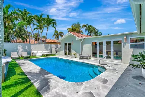 102 W Tarpon Ln W, Jupiter, FL 33477