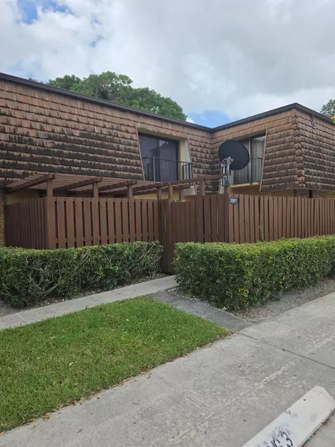 2601 26th Ln, Greenacres, FL 33463