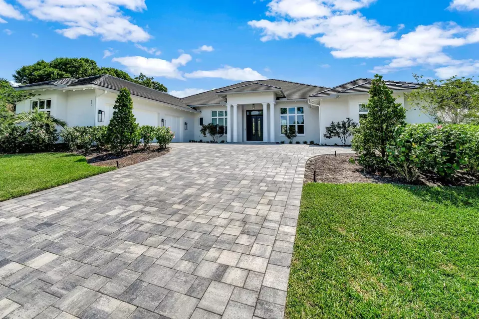 Exterior - 201 Shores Dr, Vero Beach, FL 32963 photo 1 of 7